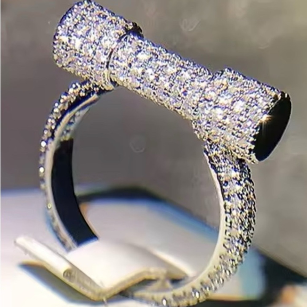 Vintage Luxury Fashion Crystal Paved Bling Ring Size 8